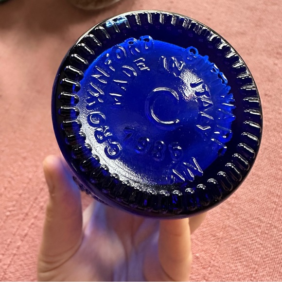 Vintage Cobalt Blue Glass Cream Jug - Embossed Cat Design - Picture 7 of 8